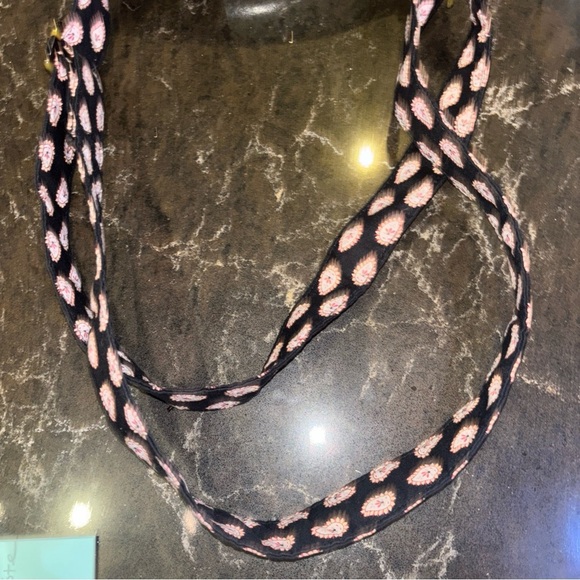 Vera Bradley 2006 Black Paisley Crossbody Bag -11.5”x 9.5”W -Zipped Pockets - Picture 5 of 9